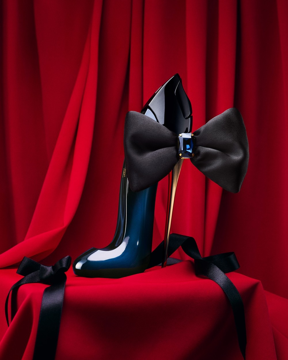 Carolina Herrera Good Girl Bow - Shop Home Fragrance 评论和价格